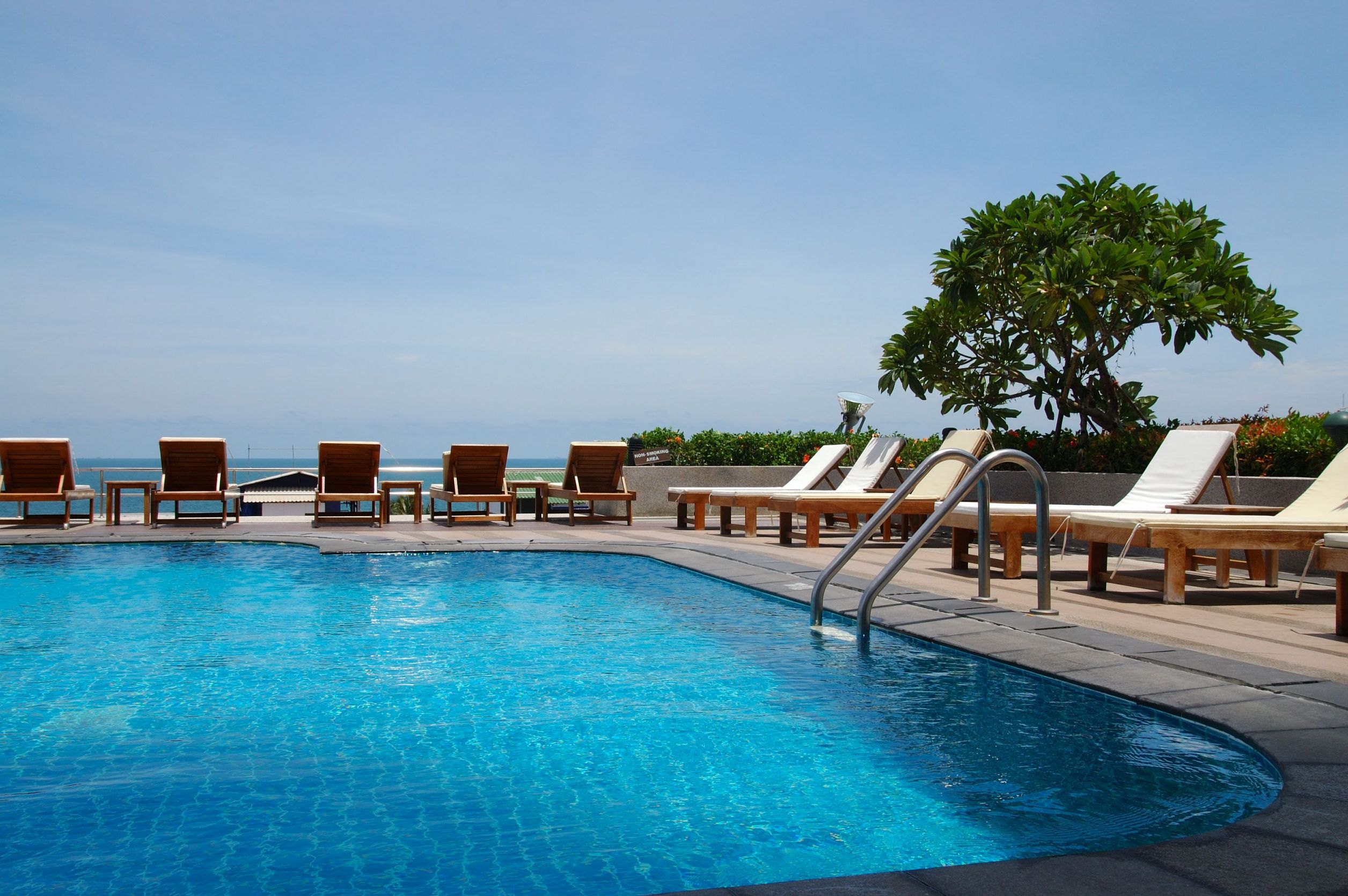 4 Easy Ways to Hire a Swimming Pool Contractor