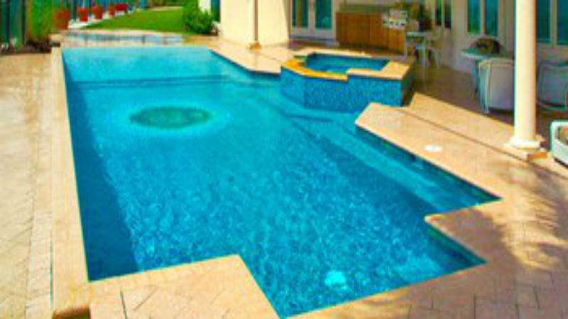 How to Hire the Right Pool Remodeling Contractor