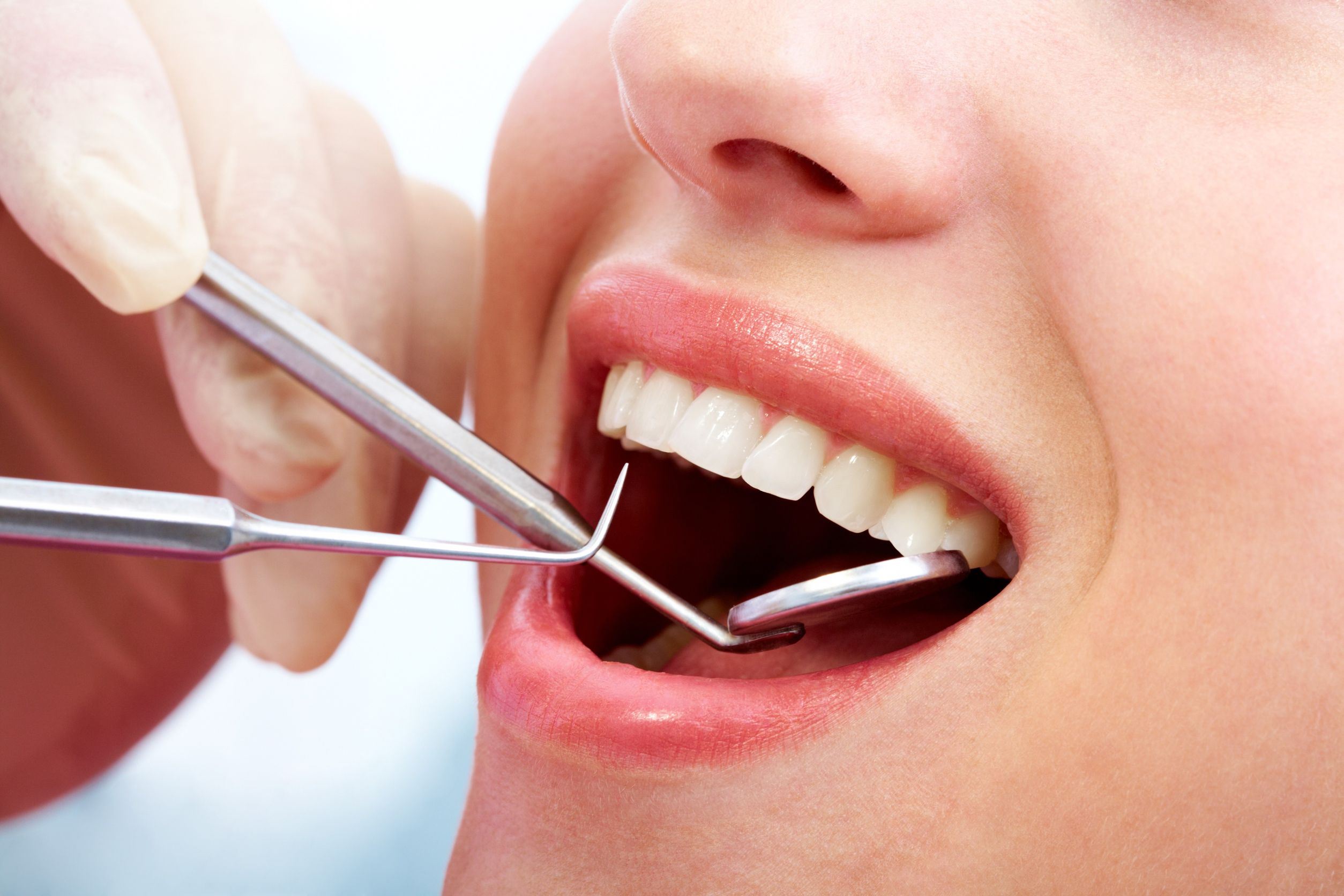 3 Obvious Signs You Need to Visit a Dentist in Ballantyne, NC