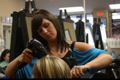 An Excellent Cosmetology School in Overland Park, KS, Is the First Step to a Very Lucrative Profession