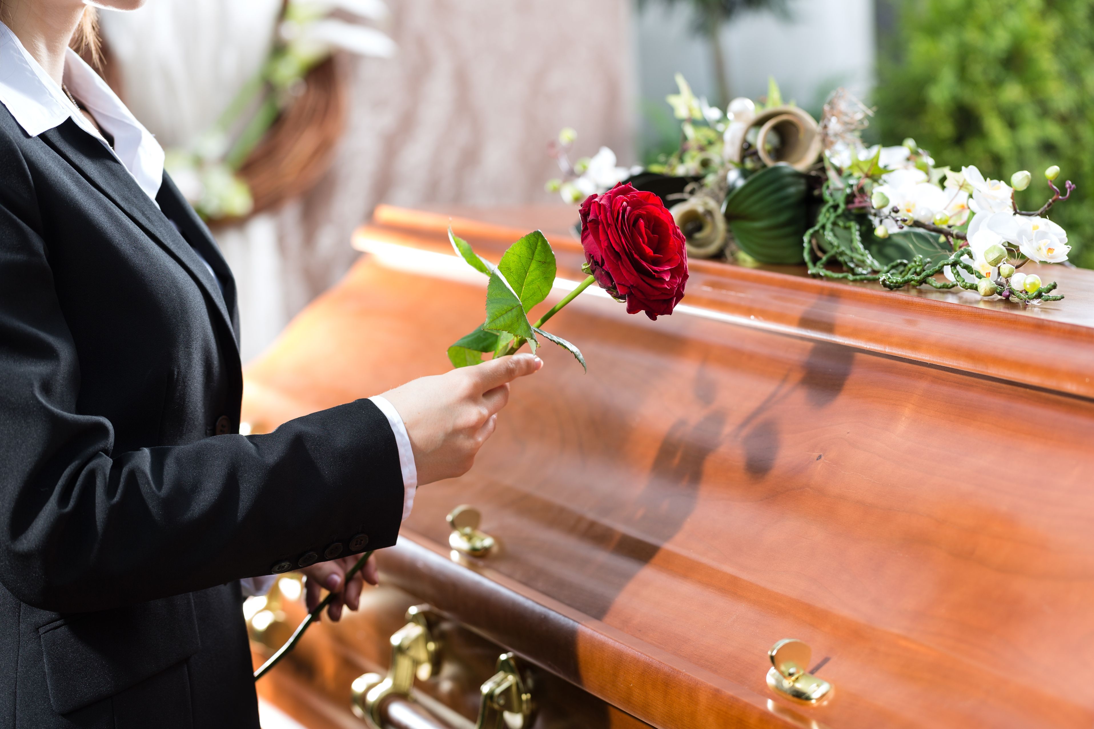 Three Helpful Tips for Planning a Memorial Service in Deland, FL